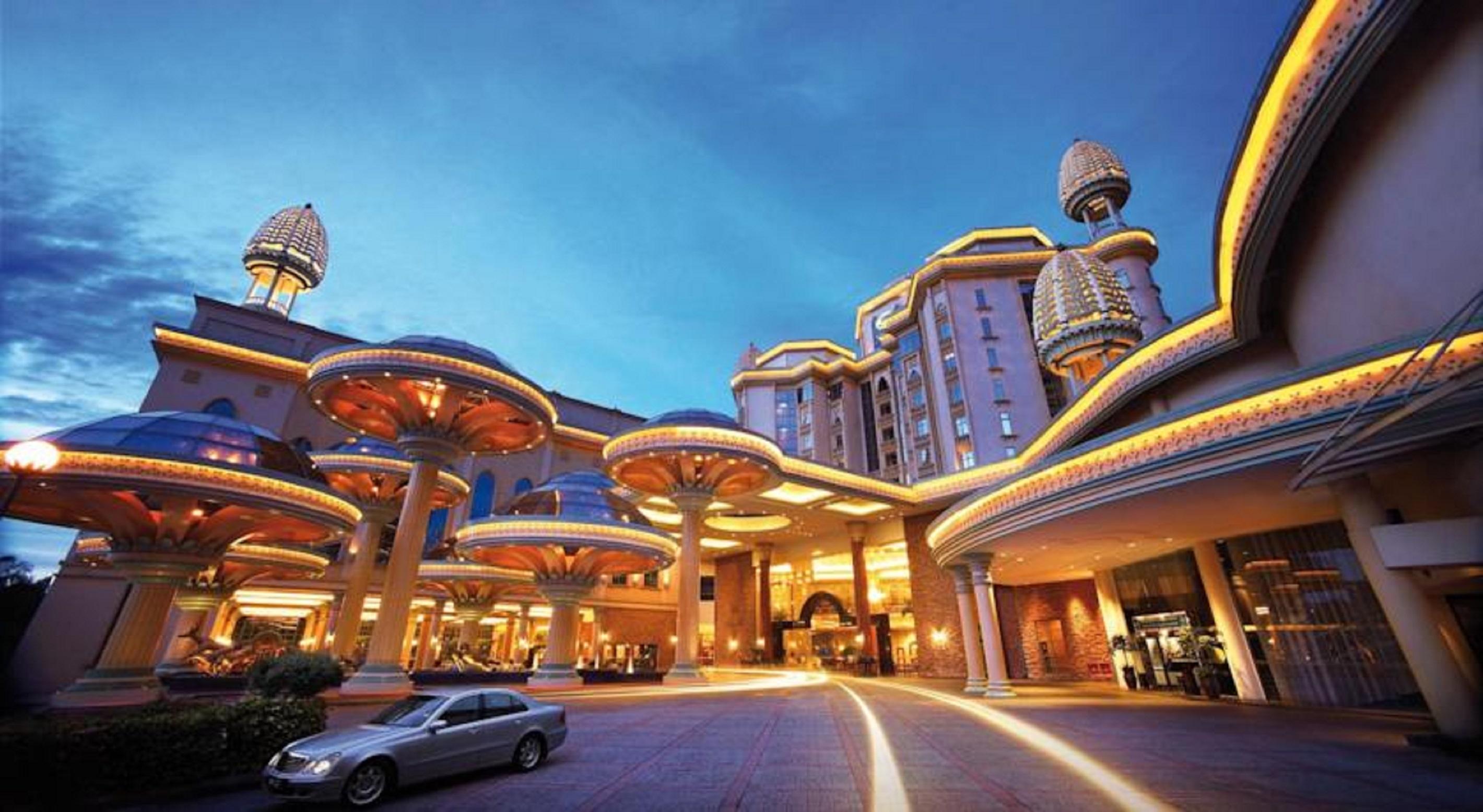 Sunway Resort Hotel Petaling Jaya Dış mekan fotoğraf The entrance of the resort