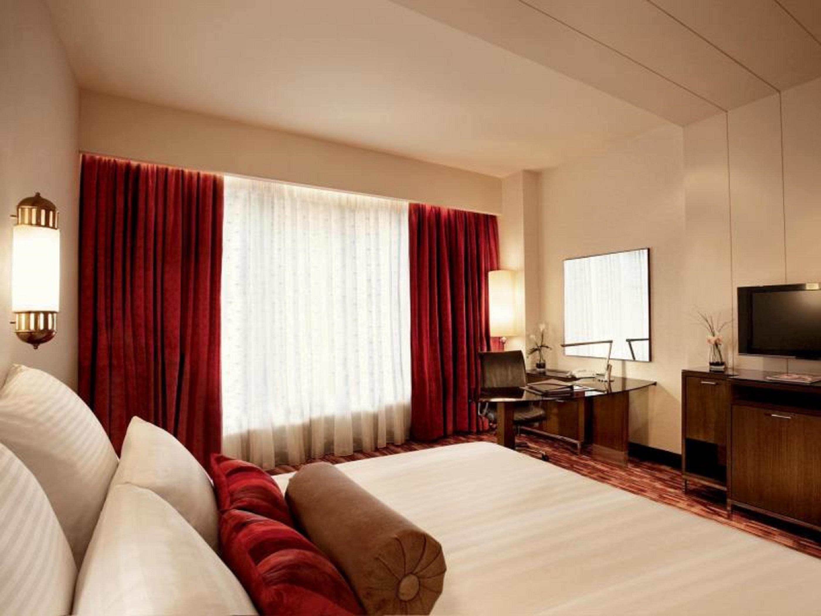 Sunway Resort Hotel Petaling Jaya Dış mekan fotoğraf A room at the Taj Mahal Palace