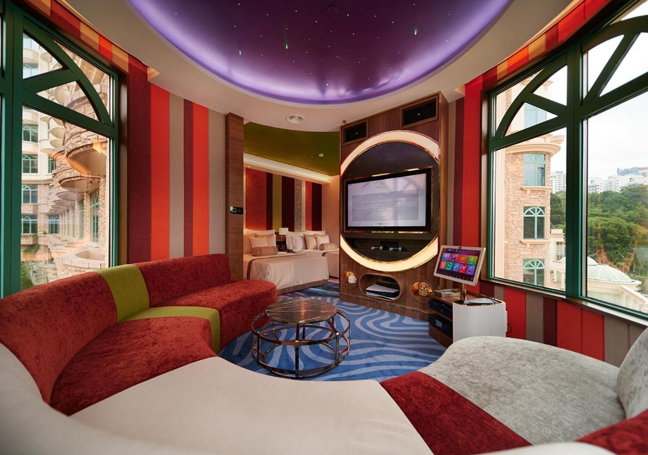 Sunway Resort Hotel Petaling Jaya Dış mekan fotoğraf The interior of a suite at the hotel