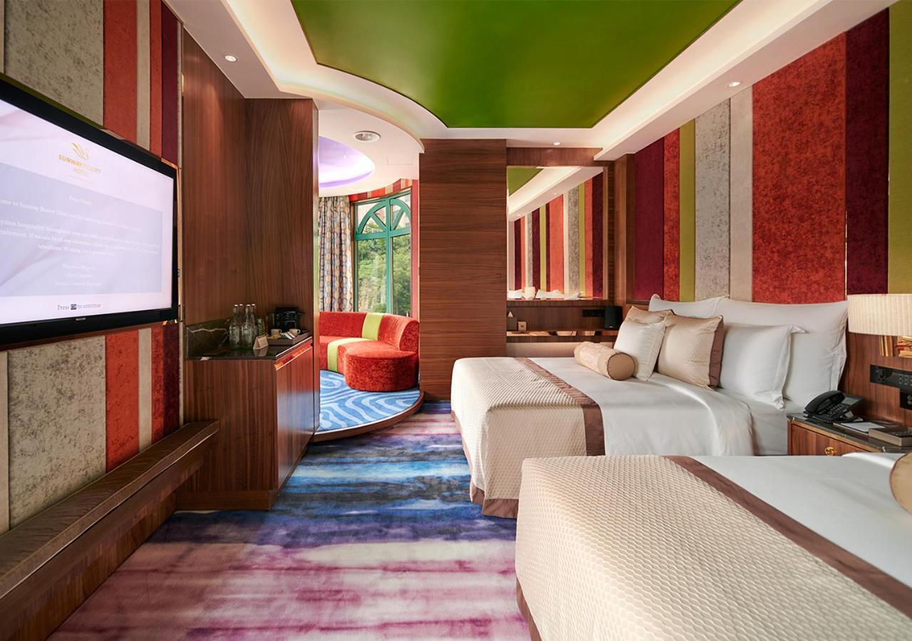 Sunway Resort Hotel Petaling Jaya Dış mekan fotoğraf A room at W Hong Kong