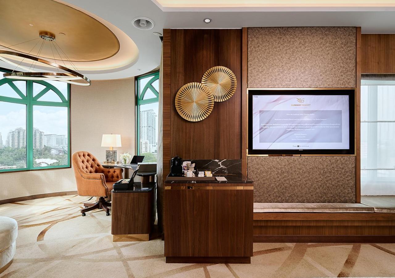 Sunway Resort Hotel Petaling Jaya Dış mekan fotoğraf The office of the Chairman