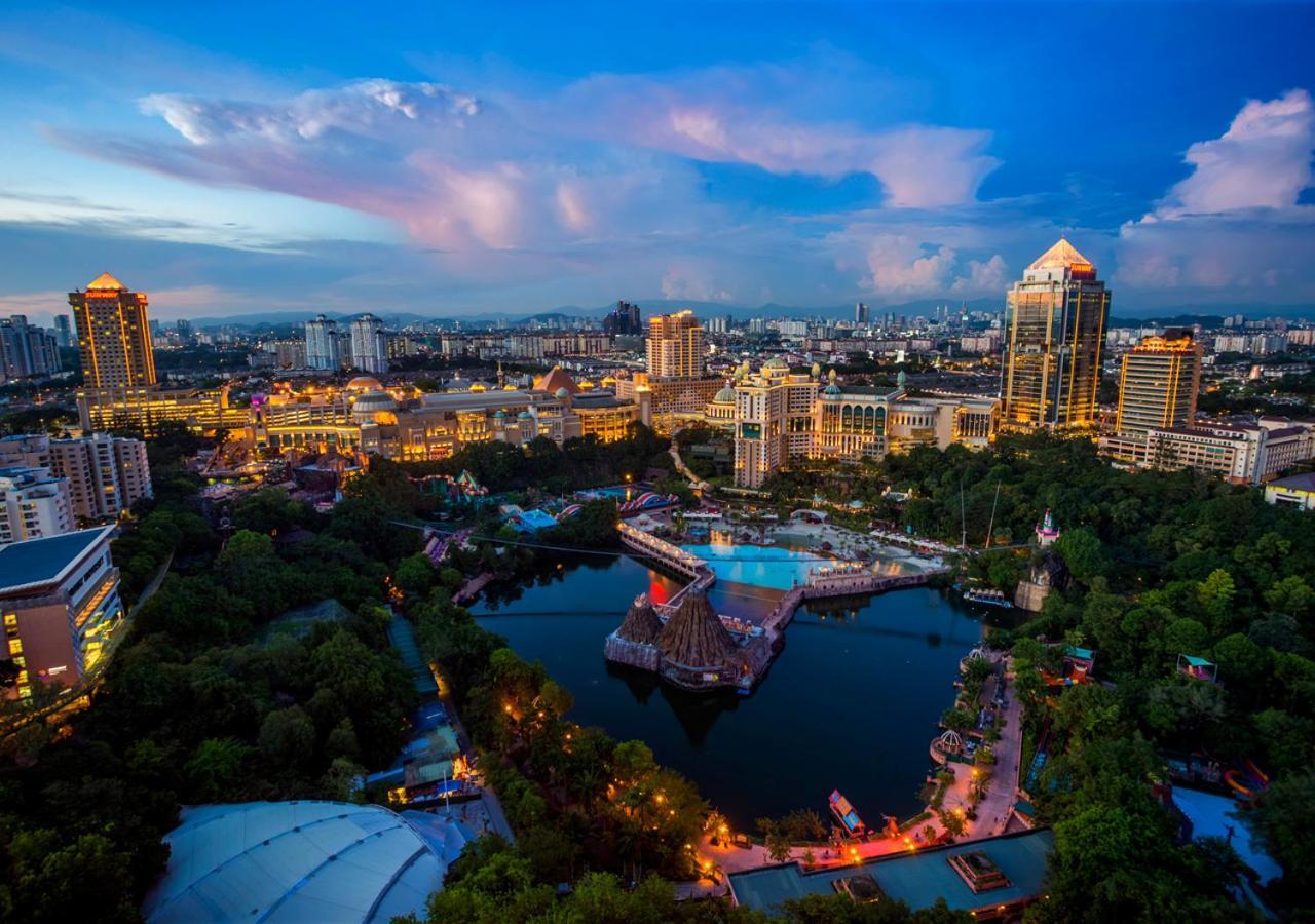Sunway Resort Hotel Petaling Jaya Dış mekan fotoğraf Putrajaya skyline
