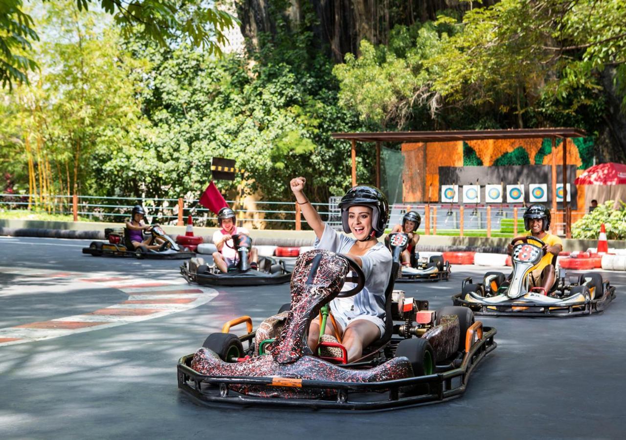 Sunway Resort Hotel Petaling Jaya Dış mekan fotoğraf Kart racing at the park